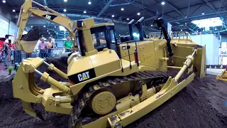 Bulldozer XXL Caterpillar Raupe ~ World's largest RC Dozer Messe Leipzig 10 2017 NEU 4k