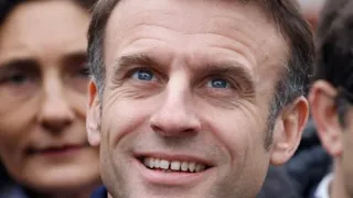 IVG dans la Constitution : pourquoi Emmanuel Macron sera absent lors du vote historique du Congrès