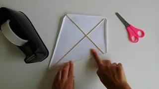 Paper Kite Making with Laura McNamara - Cruinniú na nÓg
