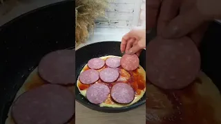 🍕Пицца на сковороде! Быстрый рецепт 🍕пиццы за 10 минут на майонезе и сметане!