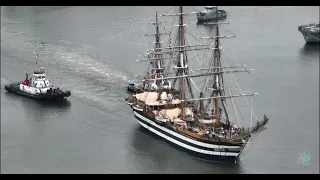 Partida desde Montevideo del antiguo buque escuela italiano Velero Amerigo Vespucci M3 16193 230