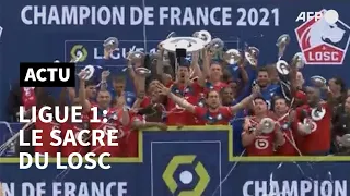Foot: les joueurs du Losc reçoivent leur trophée de champions de France | AFP