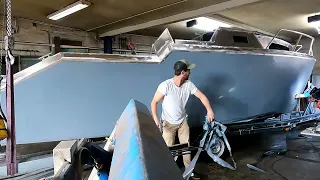Building an aluminium boat for my dad's retirement | part 10: railing + transport to my Dads garage