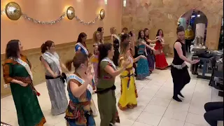 Stage de danse kabyle pour les candidates Miss Amazigh  de France part le danseur ASSALAS