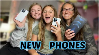 NEW PHONES FOR EVERYONE | IPHONE 13 FOR THE KIDS