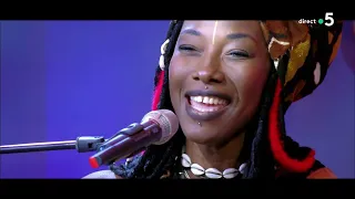 Le live : Fatoumata Diawara « Fenfo » - C à Vous - 11/09/2020