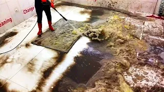 Wretched dirty carpet cleaning with lots of foam!