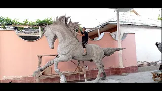 скульптуры  коней из  бетона.  на  въезд  в город.   мастерская  Тураева.