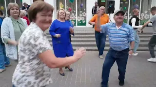 Казахский хит осеннего сезона.👏💃🕺10.09.2023.В Гомельском парке.