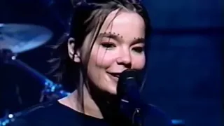 Björk - Human Behaviour - LIVE - (Late Night With Conan O'Brien, 1993).