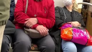 Прикол Пранк в метро парень с огромной колонкой JBL