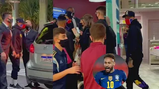 Sósia de Neymar 'trolla' público e causa tumulto em shopping de São Paulo; veja o vídeo