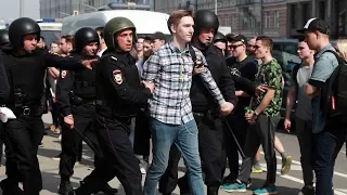 Hundreds arrested at anti-Putin rallies ahead of inauguration