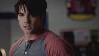 The vampire diaries | Jeremy get into a fight 5X01