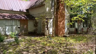 This ABANDONED HOUSE Might Leave You Speechless!!!