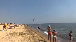 Вертолет ДПСУ над пляжем в Затоке