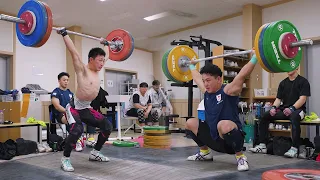 18year old snatching 145kg!?