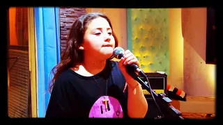 Zahira canta " Mamá.(cover Anabella Queen )