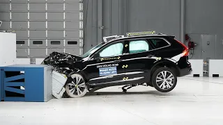 2023 Volvo XC60 crash test