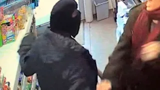 WATCH: U.K woman fights off armed robber with bare hands