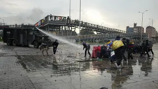 Colombianos manifiestan para conmemorar un año del estallido social, a un mes de las elecciones