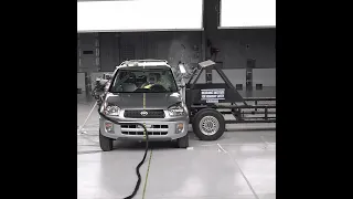 2003 Toyota RAV4 side IIHS crash test