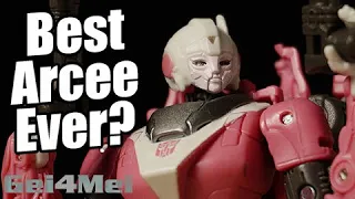 Finally, a GOOD Arcee! | Studio Series Arcee [Transformers Review & Analysis]