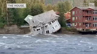 شاهد كيف أبتلع النهر هذا المنزل