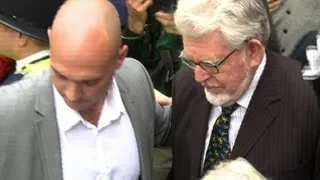 Entertainer Rolf Harris in UK court over 'sex assaults'