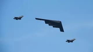 B-2 Stealth Bomber & F-35's Rose Parade Flyover 2018 Pasadena CA.