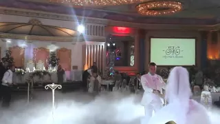 Первый танец - холодные фонтаны,тяжелый дым