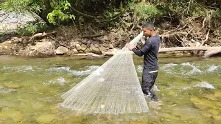 Fishing Nets Melempar jala ikan semah di sungai Happy