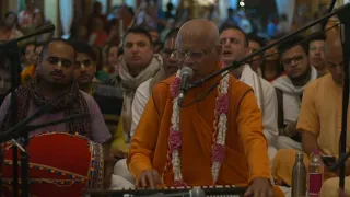 Sundar Te Dhyaan Ubhe Witewari by HH Loknath Swami Maharaj - Radha Gopinath Temple - 12 Jan 2020