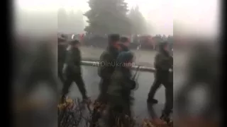 Ополченцы провели военный парад в  Красном Луче 12 12 2014