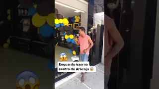 Homem Com Grande Talento Canta Enfrente A Lojá De Celulares No Centro de Aracajú/Sergipe