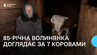 85-річна волинянка доглядає за сімома коровами