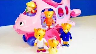 DANIEL TIGER Toys Pink Airplane Trip to the AQUARIUM