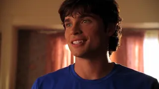 Smallville 3x04 - Clark falls asleep at the wheel / Lana asks Martha why Clark pushed her away