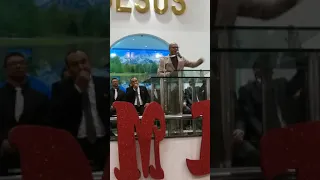 Ademir Moura "Deus Escrevendo" no templo matriz em Petrolina. Trenendo esse Deus!!