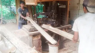 MESIN PEMOTONG KAYU, PROSES PENGGERGAJIAN KAYU DENGAN MESIN.