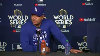Cell phone interrupts news conference of Dodgers manager Dave Roberts | ESPN