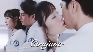 Jin Dong y la doctora se abrazaron y besaron en el área de descanso, incapaces de controlarse……