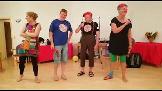 Lachyoga und Clownerie