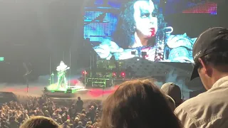 FUNNY Gene Simmons gets mad at someone who was texting at KISS concert