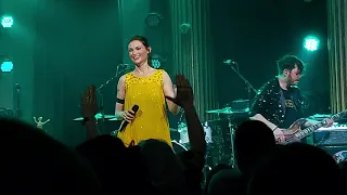 SOPHIE ELLIS-BEXTOR - MEDLEY (LADY/GROOVEJET/CAN'T FIGHT THIS FEELING/GIMME! GIMME! GIMME!)