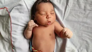 Big Newborn baby just after birth is so Hungry and making cutest faces while waiting for Mommy