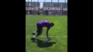 Neymar batendo pênalti tonto