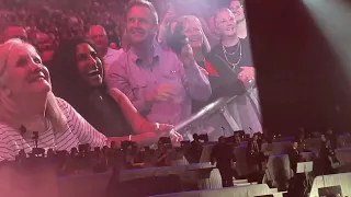 Michael Bublé Funny Moment with Concert Fan, Dedicates "Home" Song to Him (Live in Sydney 2023)