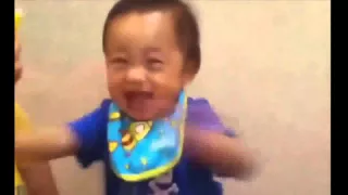 Babies Eating Lemons for the First Time  малыши едят лимон первый раз 0001