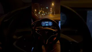 Tesla едет на автопилоте без разметки! #Shorts